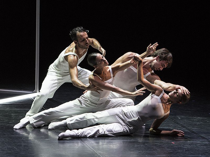 Al Teatro Piccinni Aterballetto in “Bach Project”