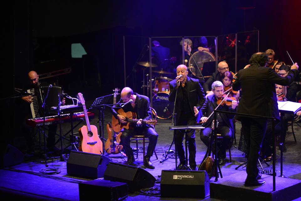 Ancora un evento straordinario: i Radiodervish e l’Orchestra della Magna Grecia in “Classica”
