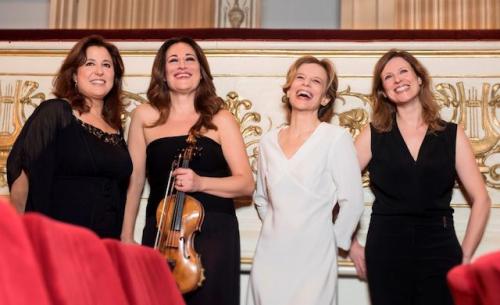 “Pochi avvenimenti, felicità assoluta, scene da un matrimonio”, in scena Sonia Bergamasco e l’Estrio